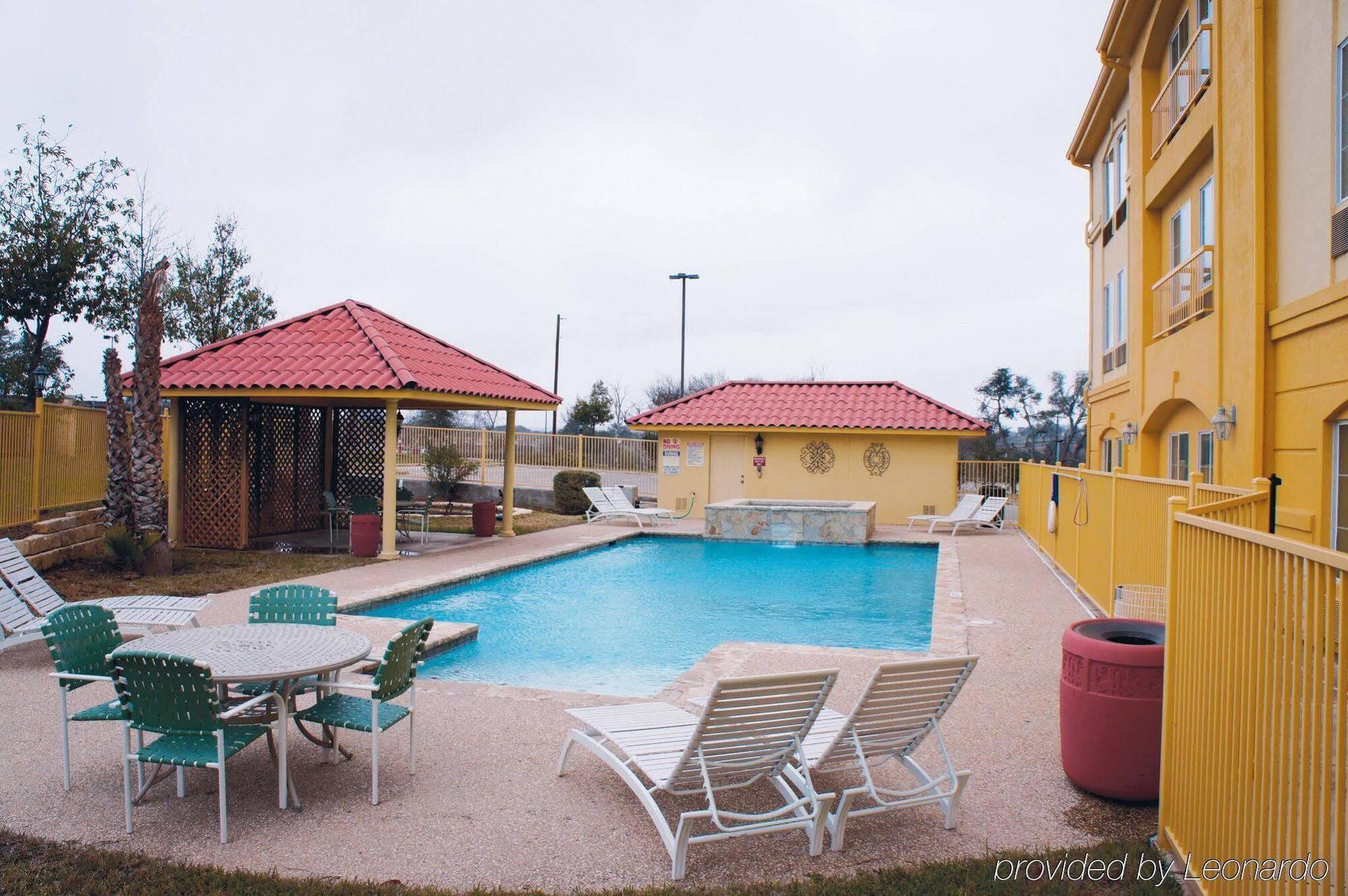 Отель La Quinta By Wyndham Фредериксберг Экстерьер фото